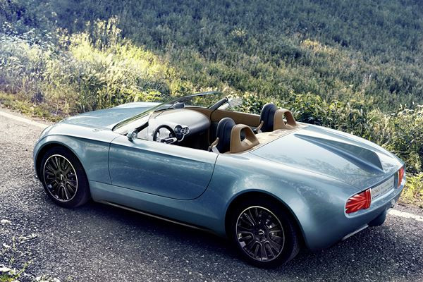 Un petit roadster biplace Mini Superleggera Vision aux lignes épurées