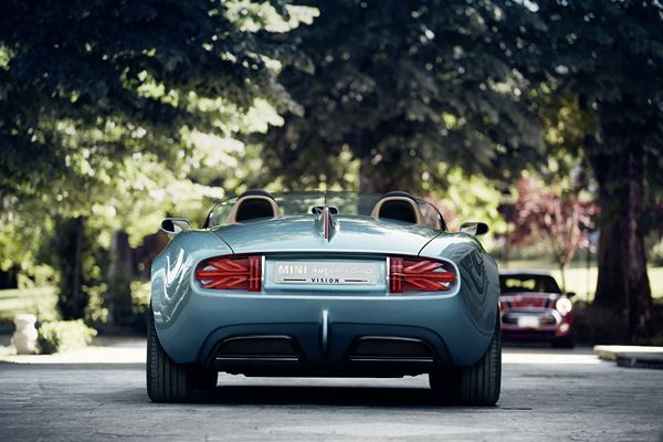 Un petit roadster biplace Mini Superleggera Vision aux lignes épurées