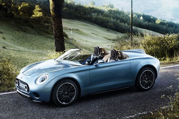 Un petit roadster biplace Mini Superleggera Vision aux lignes épurées
