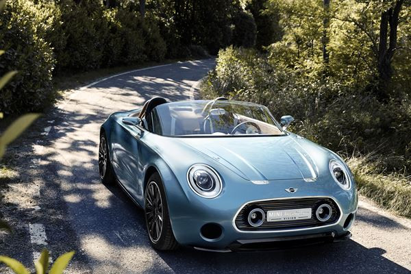 Un petit roadster biplace Mini Superleggera Vision aux lignes épurées