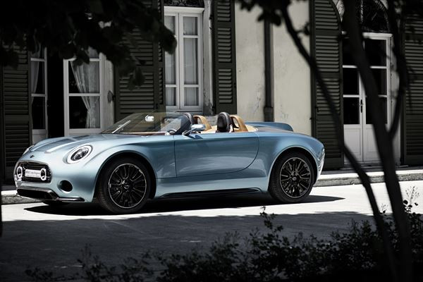 Un petit roadster biplace Mini Superleggera Vision aux lignes épurées