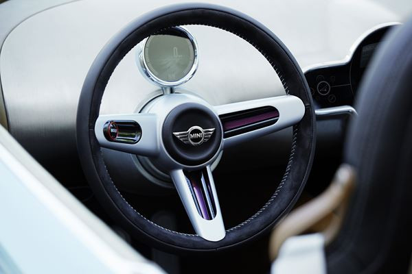 Un petit roadster biplace Mini Superleggera Vision aux lignes épurées