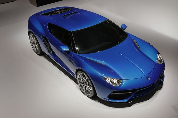 Un concept Lamborghini Asterion hybride rechargeable de 910 ch à Paris