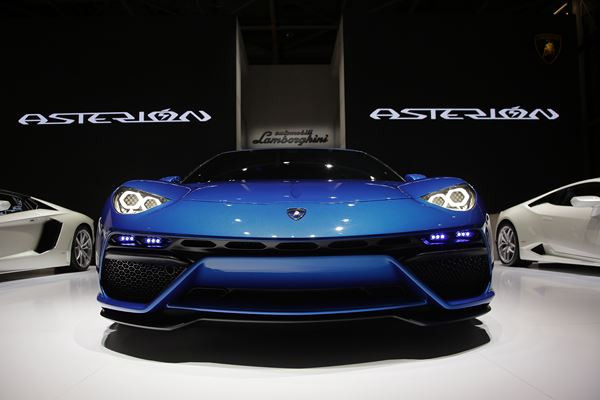 Un concept Lamborghini Asterion hybride rechargeable de 910 ch à Paris