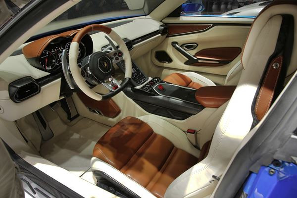 Un concept Lamborghini Asterion hybride rechargeable de 910 ch à Paris