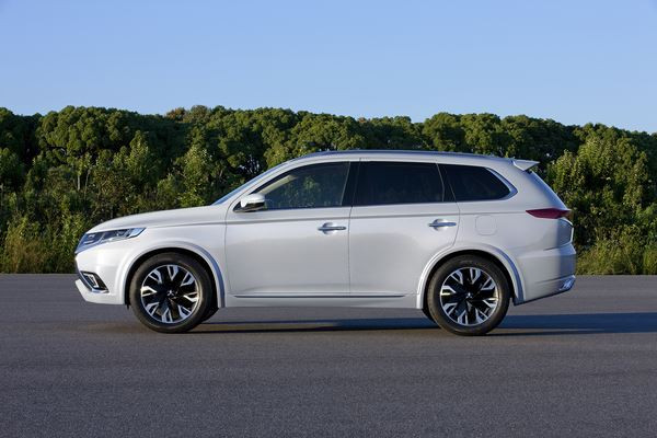 Le concept Mitsubishi Outlander PHEV Concept-S soigne son apparence