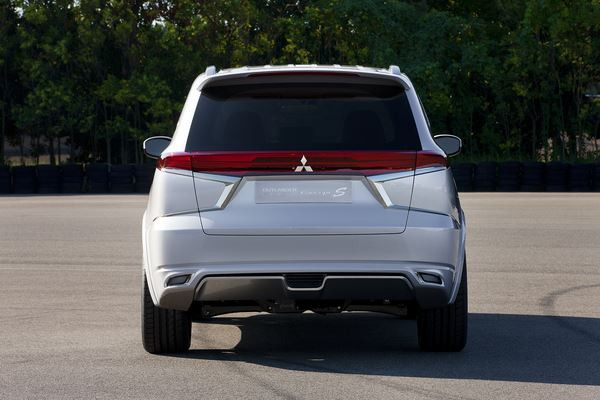 Le concept Mitsubishi Outlander PHEV Concept-S soigne son apparence