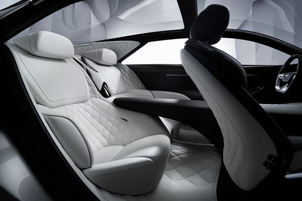 Le concept Q80 Inspiration adopte des proportions peu conventionnelles