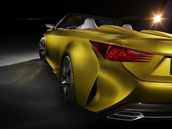 Le concept de GT ouverte et luxueuse LF-C2 explore le futur style Lexus