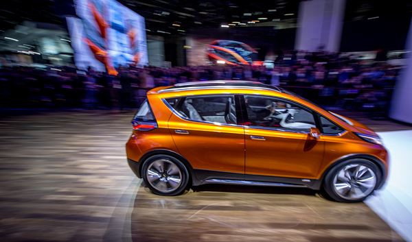 Le concept Chevrolet Bolt EV électrique vise une autonomie de 320 km
