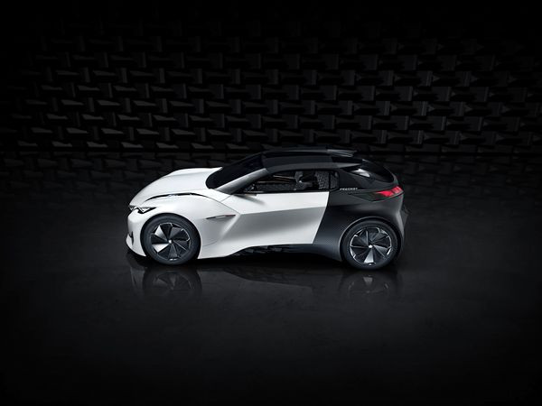 Le concept de coupé électrique Peugeot Fractal adopte une signature sonore