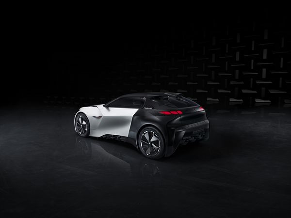 Le concept de coupé électrique Peugeot Fractal adopte une signature sonore