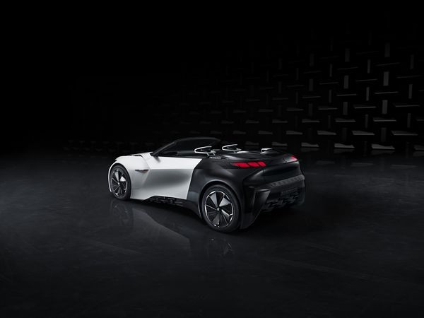 Le concept de coupé électrique Peugeot Fractal adopte une signature sonore