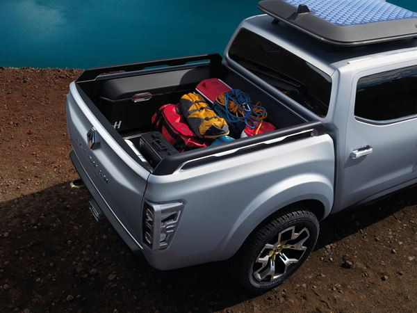 Le concept Renault Alaskan annonce le pick-up d’une tonne de charge utile