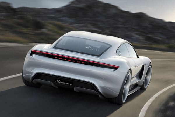 Porsche Mission E : un concept car 100% électrique de 600 ch