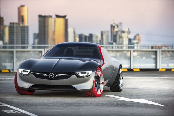Opel GT Concept : un coupé sportif biplace à propulsion à moteur central avant