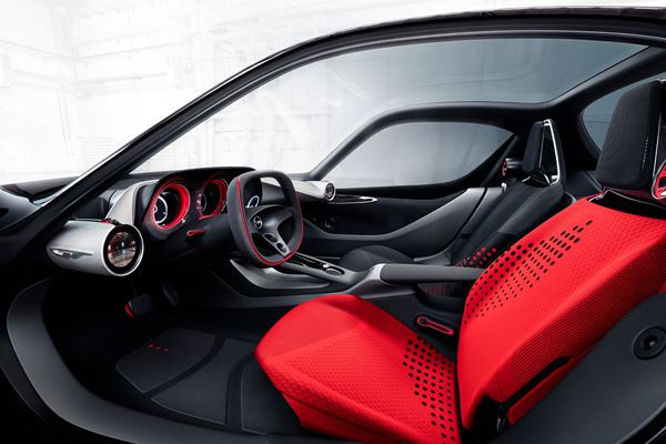 Opel GT Concept : un coupé sportif biplace à propulsion à moteur central avant