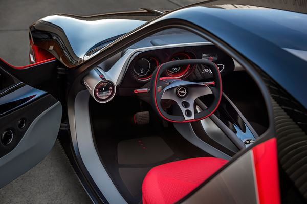 Opel GT Concept : un coupé sportif biplace à propulsion à moteur central avant