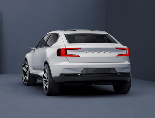 Le concept car de berline compacte tricorps Volvo annonce la nouvelle S40