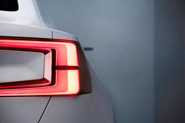 Le concept car de berline compacte tricorps Volvo annonce la nouvelle S40