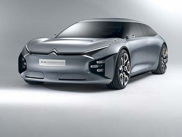 Le concept Citroën CXperience affiche une silhouette bicorps distinctive
