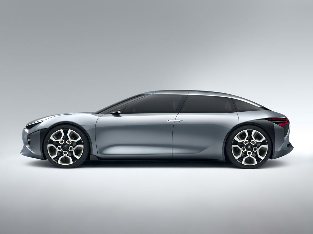 Le concept Citroën CXperience affiche une silhouette bicorps distinctive