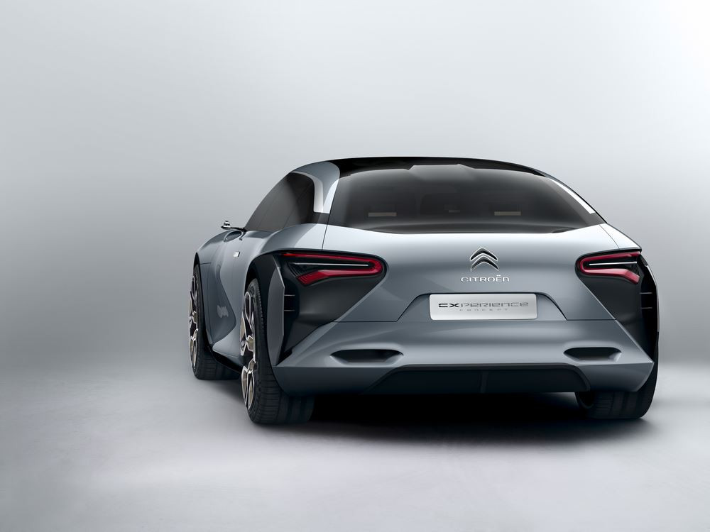 Le concept Citroën CXperience affiche une silhouette bicorps distinctive