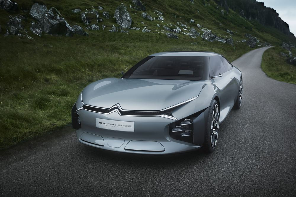 Le concept Citroën CXperience affiche une silhouette bicorps distinctive