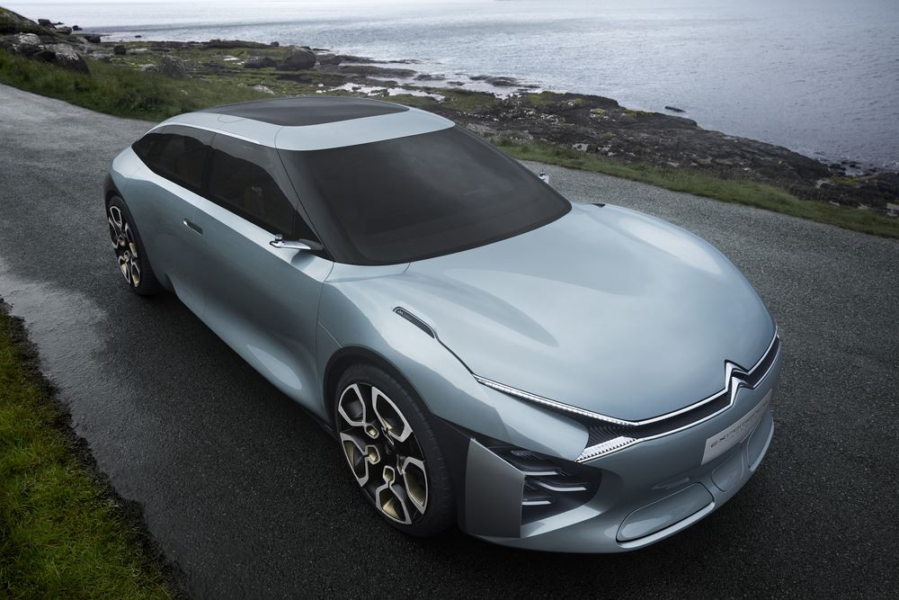 Le concept Citroën CXperience affiche une silhouette bicorps distinctive