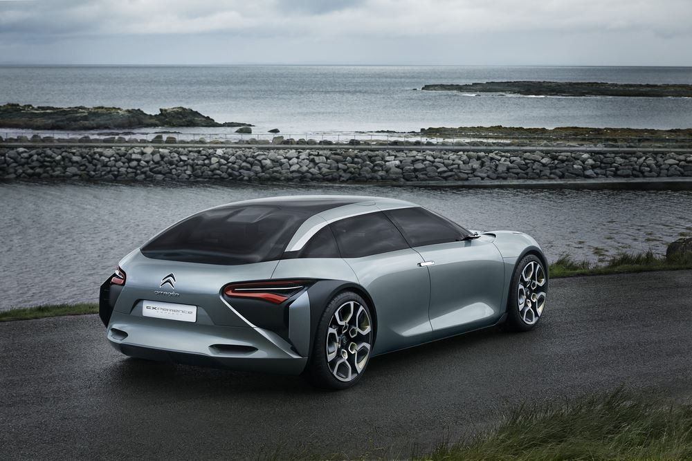 Le concept Citroën CXperience affiche une silhouette bicorps distinctive