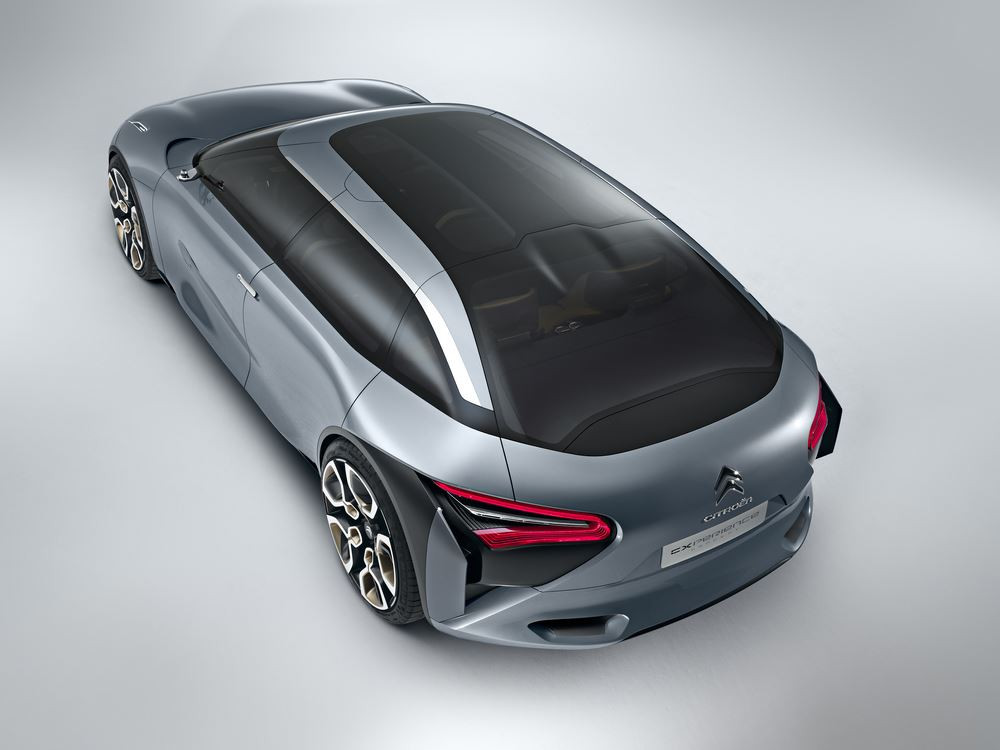 Le concept Citroën CXperience affiche une silhouette bicorps distinctive