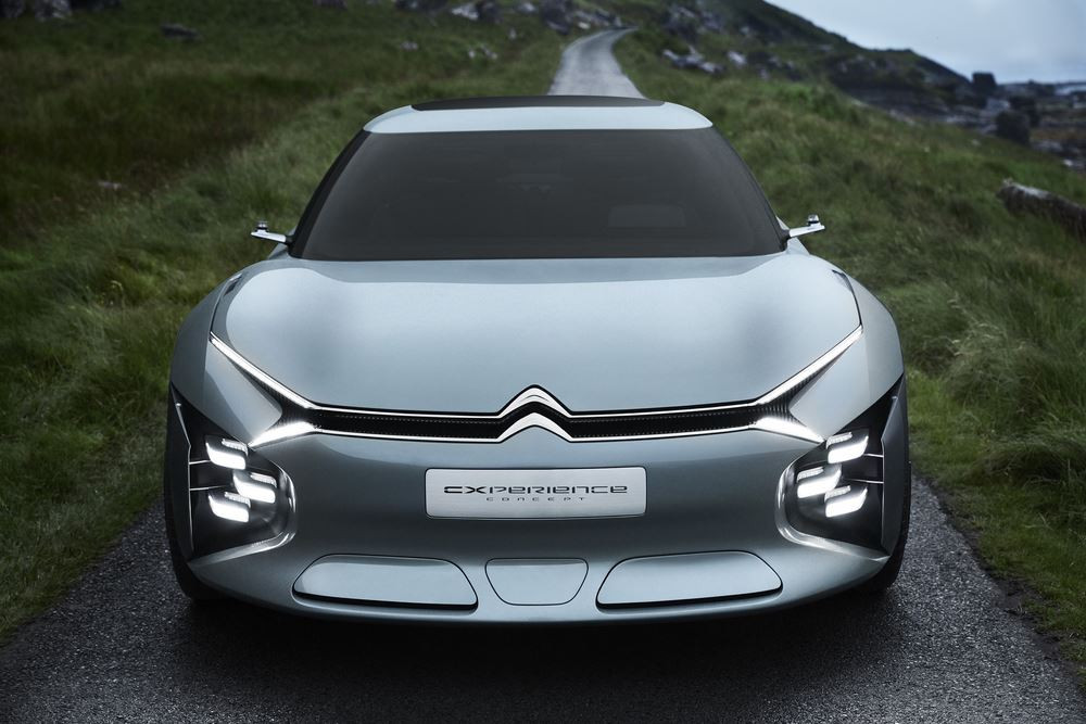 Le concept Citroën CXperience affiche une silhouette bicorps distinctive