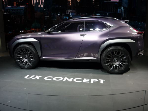 Le Lexus UX Concept affiche des lignes acérées