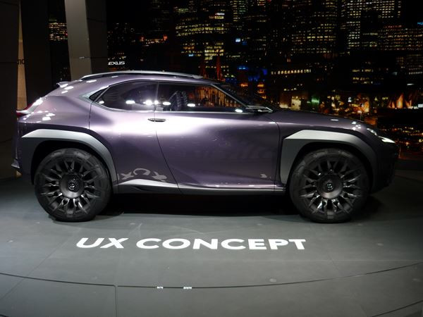 Le Lexus UX Concept affiche des lignes acérées