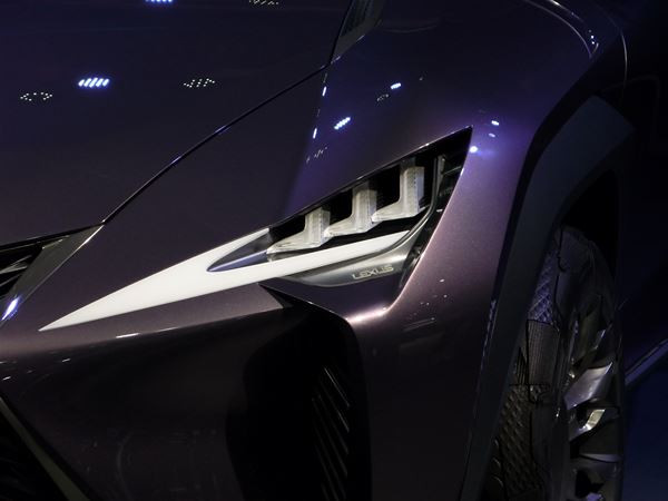 Le Lexus UX Concept affiche des lignes acérées