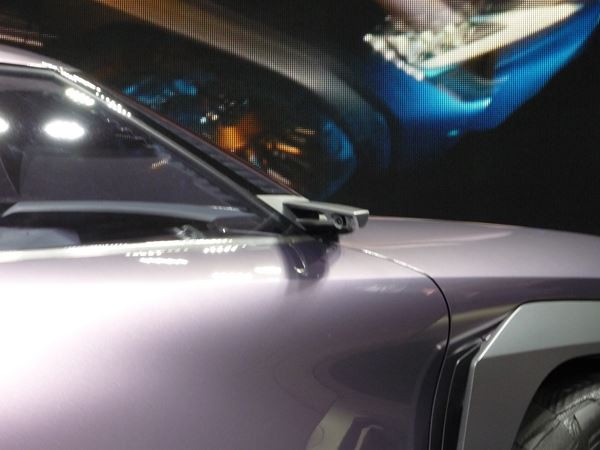 Le Lexus UX Concept affiche des lignes acérées