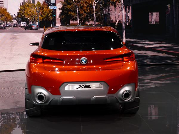 La BMW Concept X2 affiche une silhouette élancée