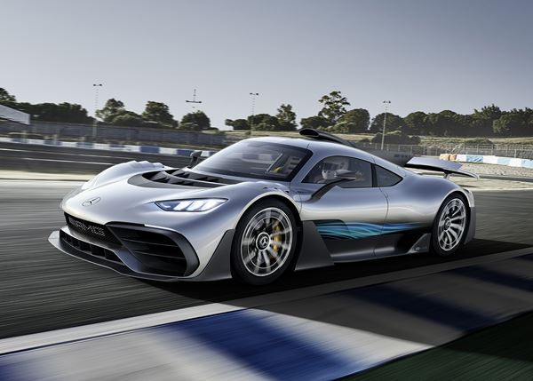 Le Mercedes-AMG Project One transpose la technologie de la Formule 1 à la route