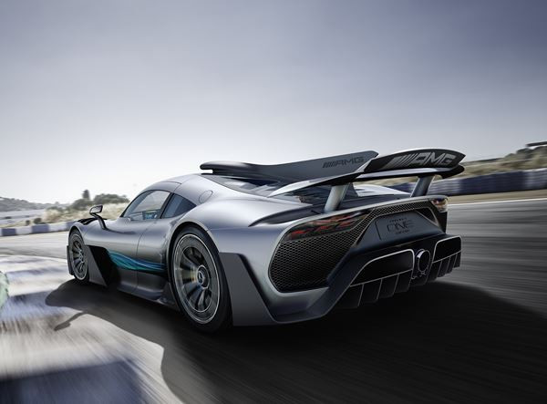 Le Mercedes-AMG Project One transpose la technologie de la Formule 1 à la route