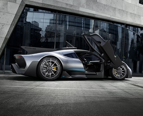 Le Mercedes-AMG Project One transpose la technologie de la Formule 1 à la route