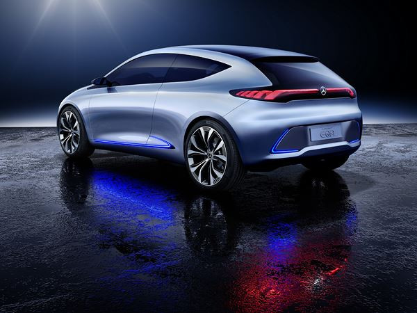 Le show car Mercedes-Benz Concept EQA combine deux moteurs électriques