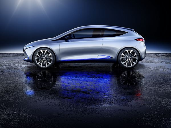 Le show car Mercedes-Benz Concept EQA combine deux moteurs électriques
