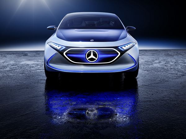 Le show car Mercedes-Benz Concept EQA combine deux moteurs électriques