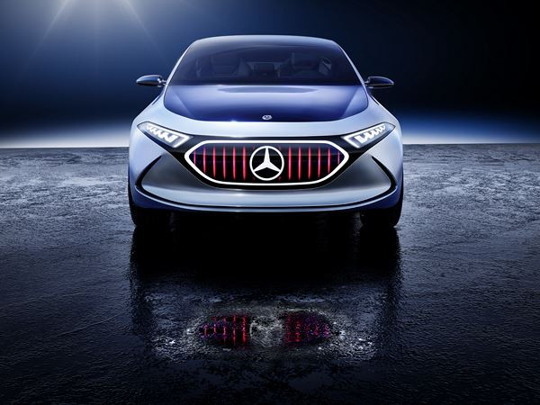 Le show car Mercedes-Benz Concept EQA combine deux moteurs électriques