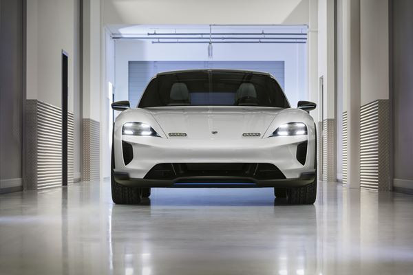 Porsche Mission E Cross Turismo: un concept de crossover à motorisation électrique