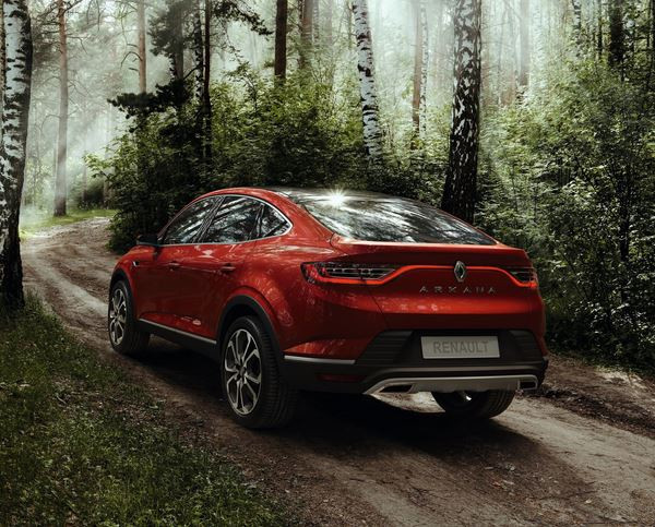 Le show car Renault Arkana propose un design musclé de crossover coupé