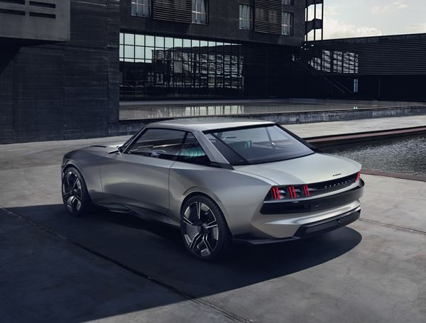 Peugeot e-Legend Concept: un coupé technologique aux lignes affûtées