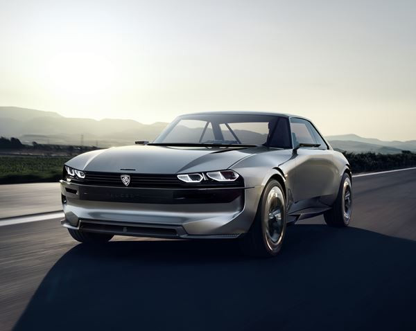 Peugeot e-Legend Concept: un coupé technologique aux lignes affûtées