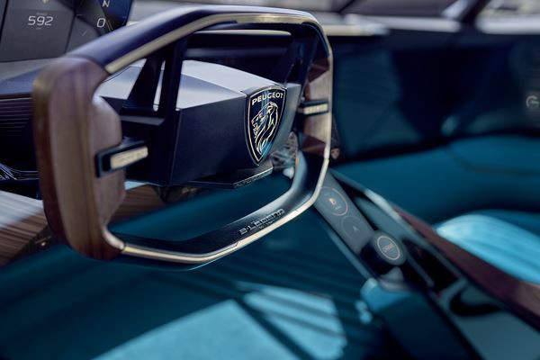 Peugeot e-Legend Concept: un coupé technologique aux lignes affûtées