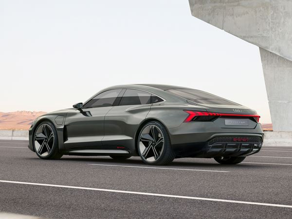 Audi e-tron GT concept: un coupé quatre portes Grand Tourisme électrique